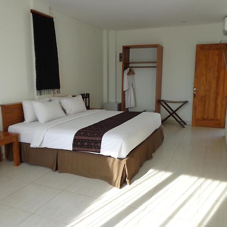 Luwansa Beach Hotel Лабуан Баджо Екстериор снимка