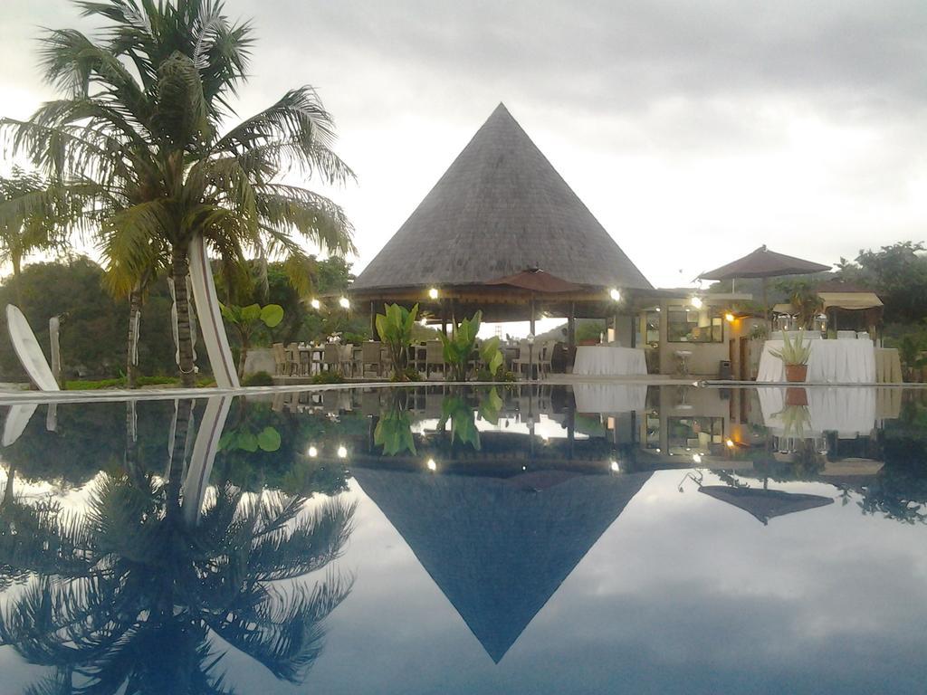 Luwansa Beach Hotel Лабуан Баджо Екстериор снимка