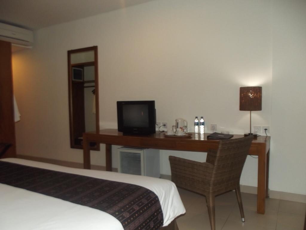 Luwansa Beach Hotel Лабуан Баджо Екстериор снимка