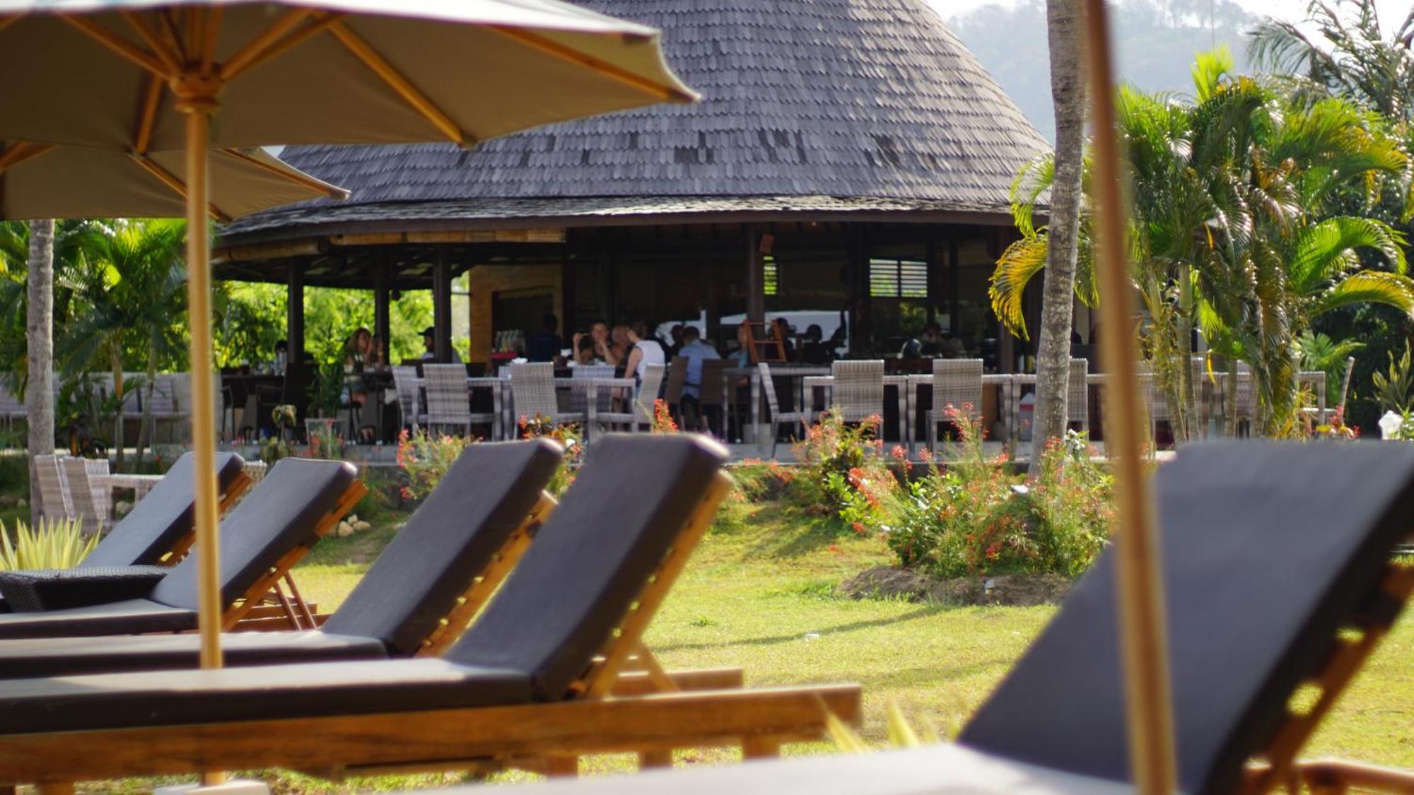 Luwansa Beach Hotel Лабуан Баджо Екстериор снимка