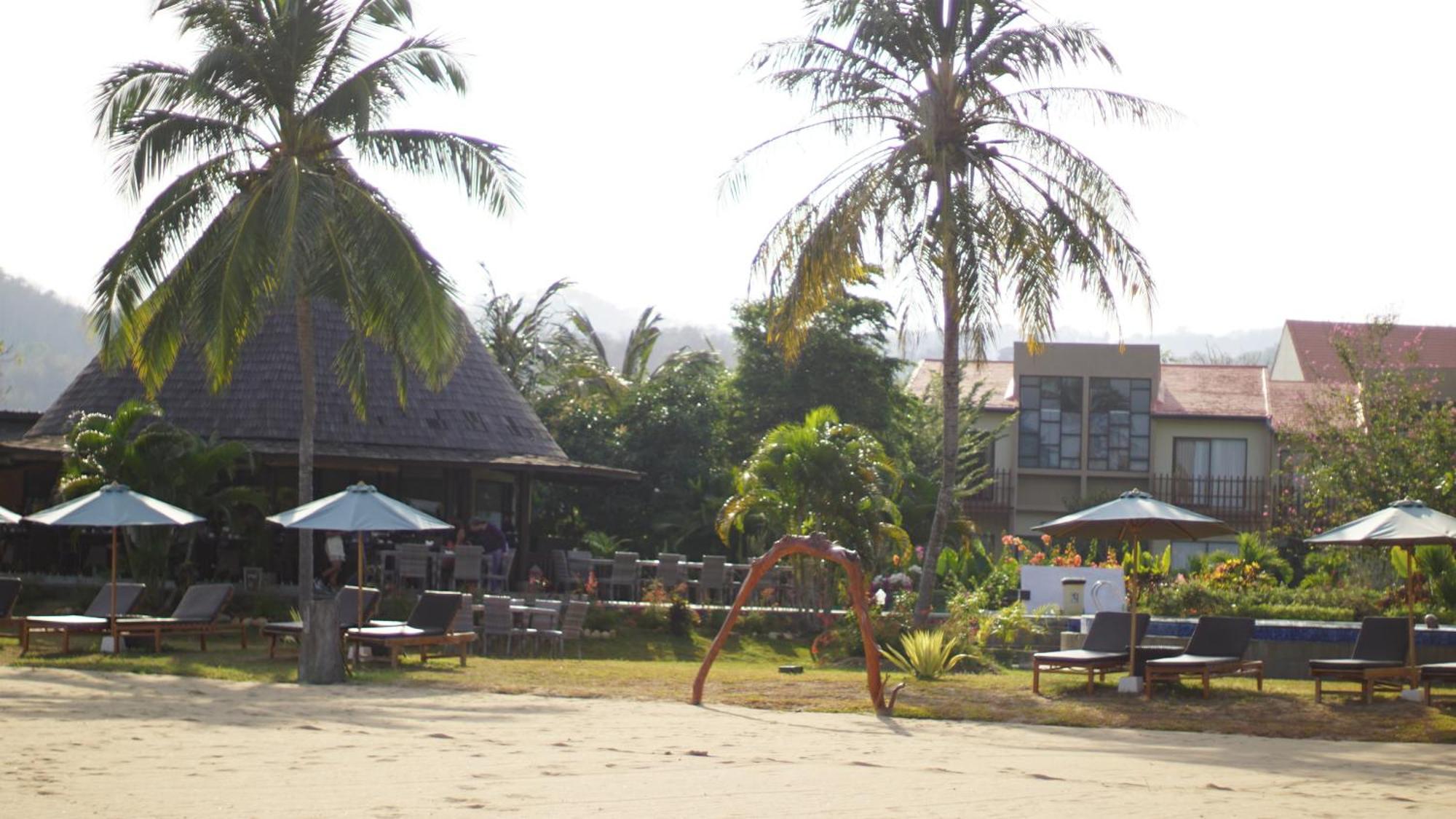 Luwansa Beach Hotel Лабуан Баджо Екстериор снимка