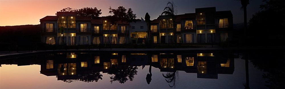 Luwansa Beach Hotel Лабуан Баджо Екстериор снимка
