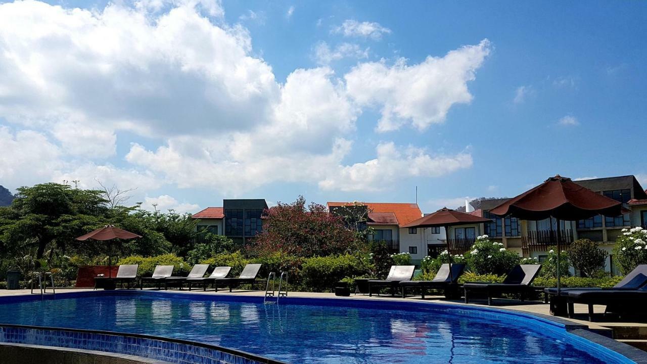 Luwansa Beach Hotel Лабуан Баджо Екстериор снимка